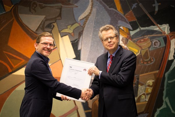 The photo shows Már Guðmundsson, Governor of the Central Bank of Iceland, receive the equal pay certification from Guðjon Kristinsson of BSI-Iceland.